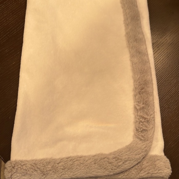 Just Born Gender Neutral Baby Elephant Baby Hooded Towel wrap! Perfect for bath! - Picture 4 of 8